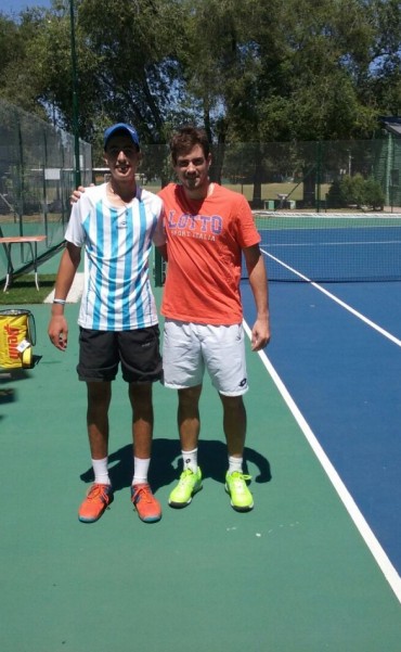 El tenista Tomas Farjat entrena con Guido Pella