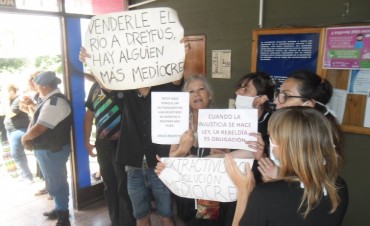 Una asunción marcada por la protesta y las ausencias