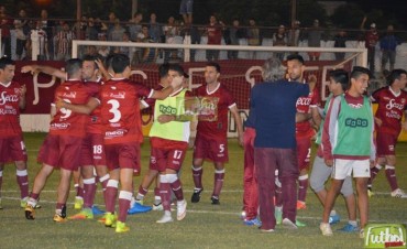 Defensores sufrió pero logró la clasificación