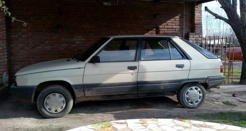 Robaron un auto estacionado en el Hospital