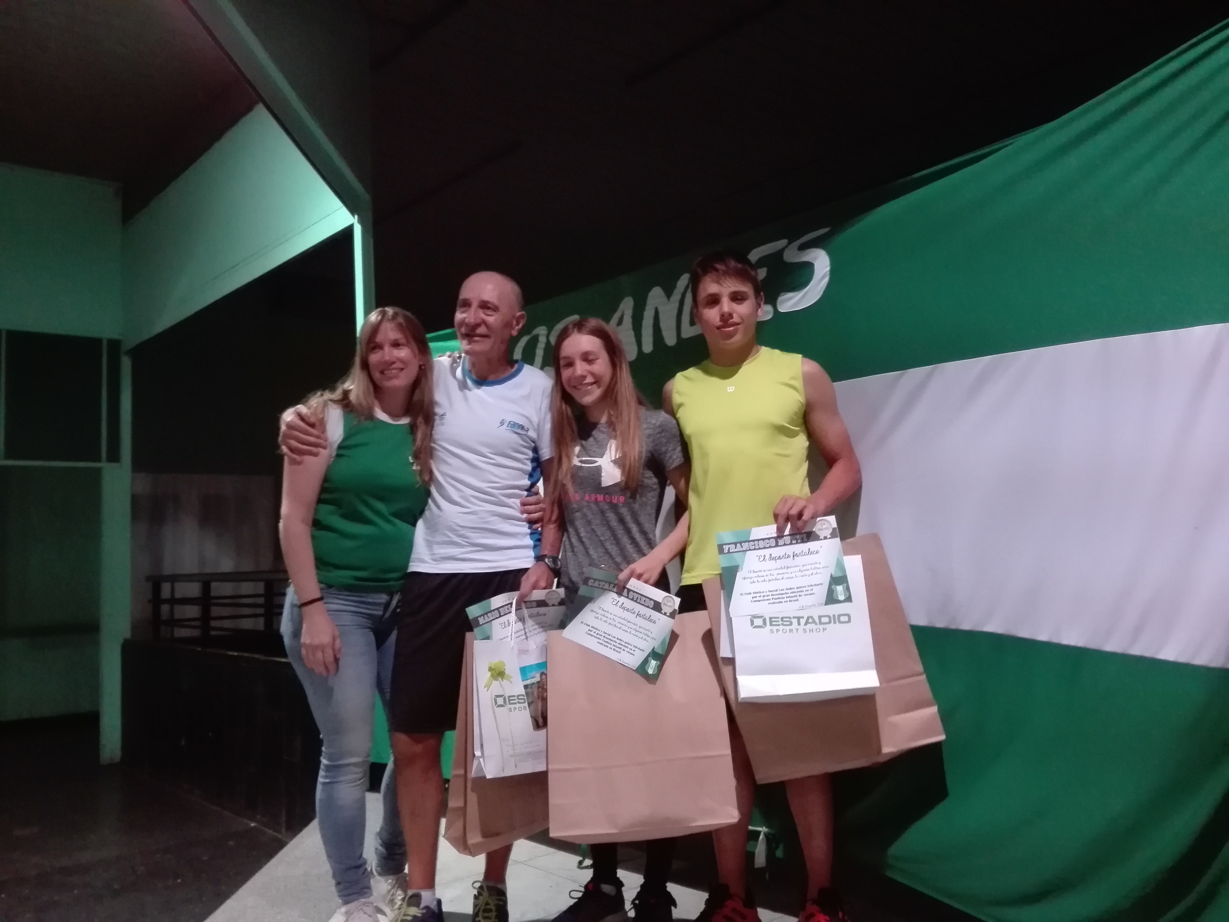 Brillante actuación de los nadadores del club Los Andes Catalina Oviedo y Francisco Butti, en el Campeonato Paulista de Verano de la categoría Infantil