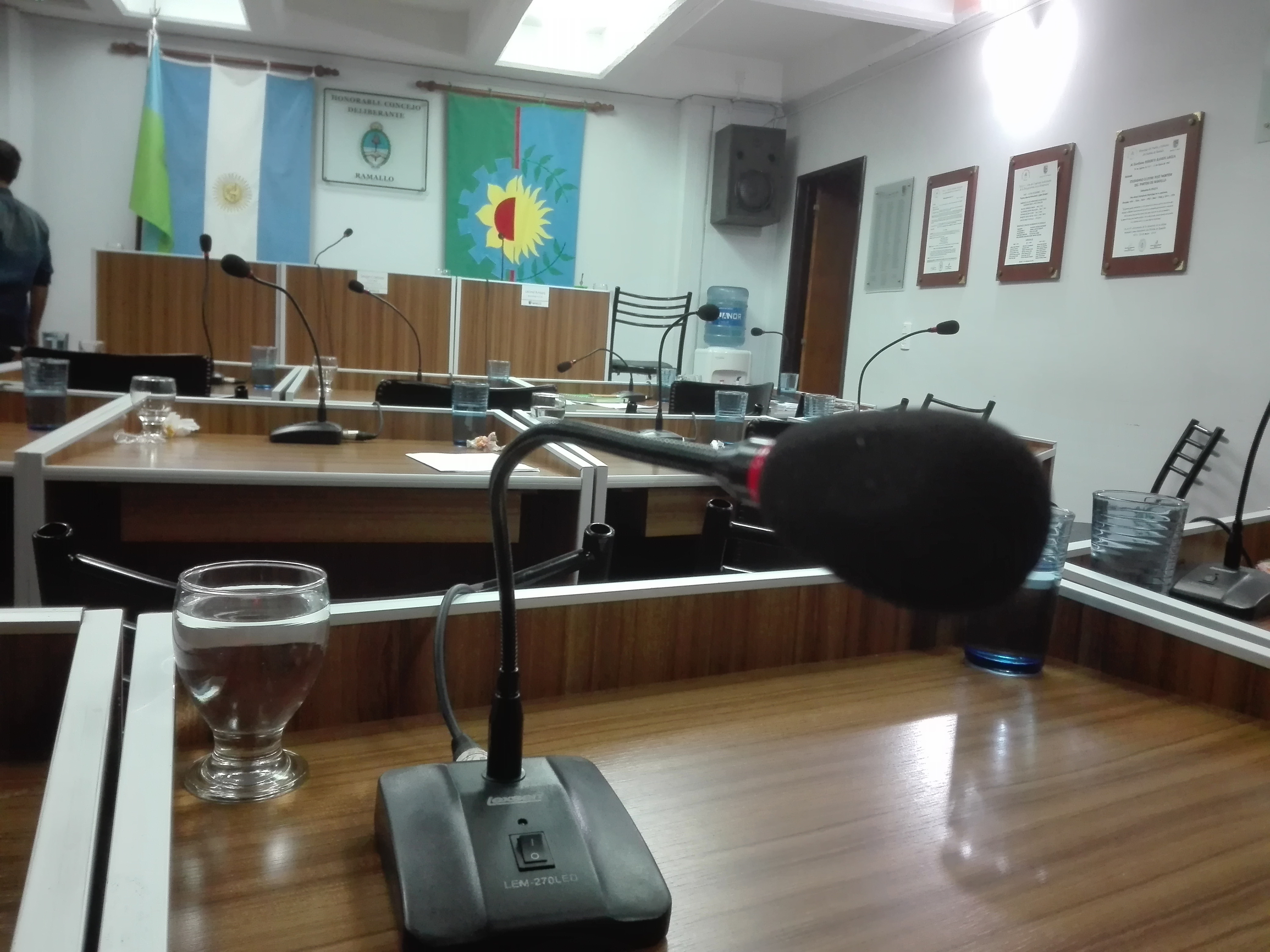 Se cayó la sesión en medio de una fuerte controversia