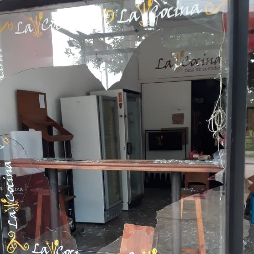 Vándalos rompieron los vidrios de 