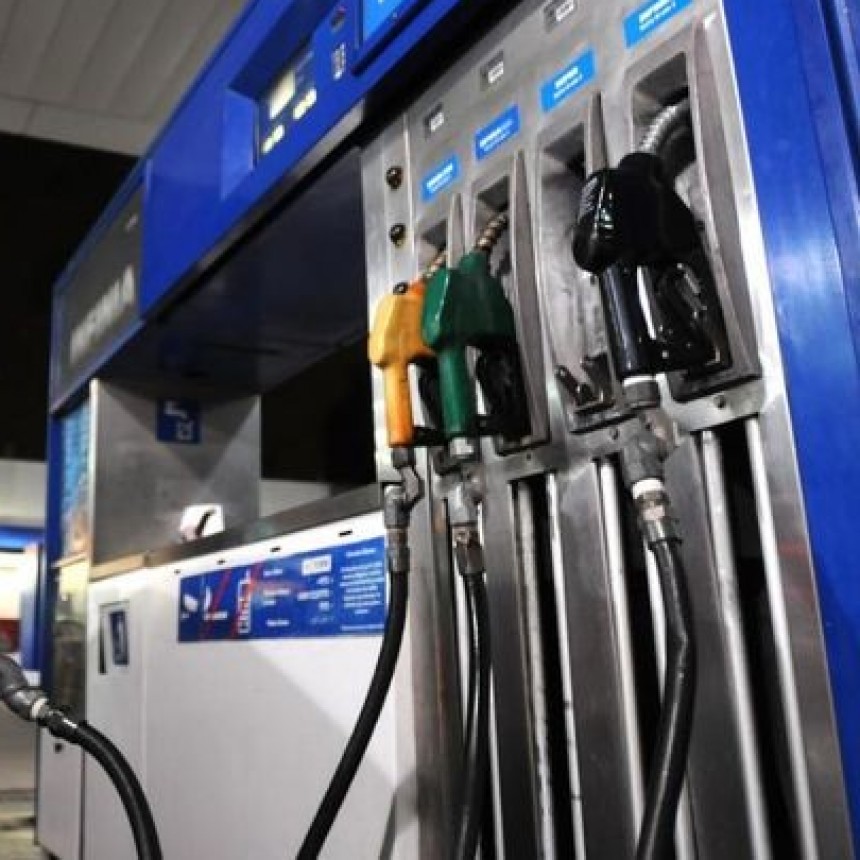 YPF dio marcha atrás y suspendió el aumento del 5% en el precio de los combustibles