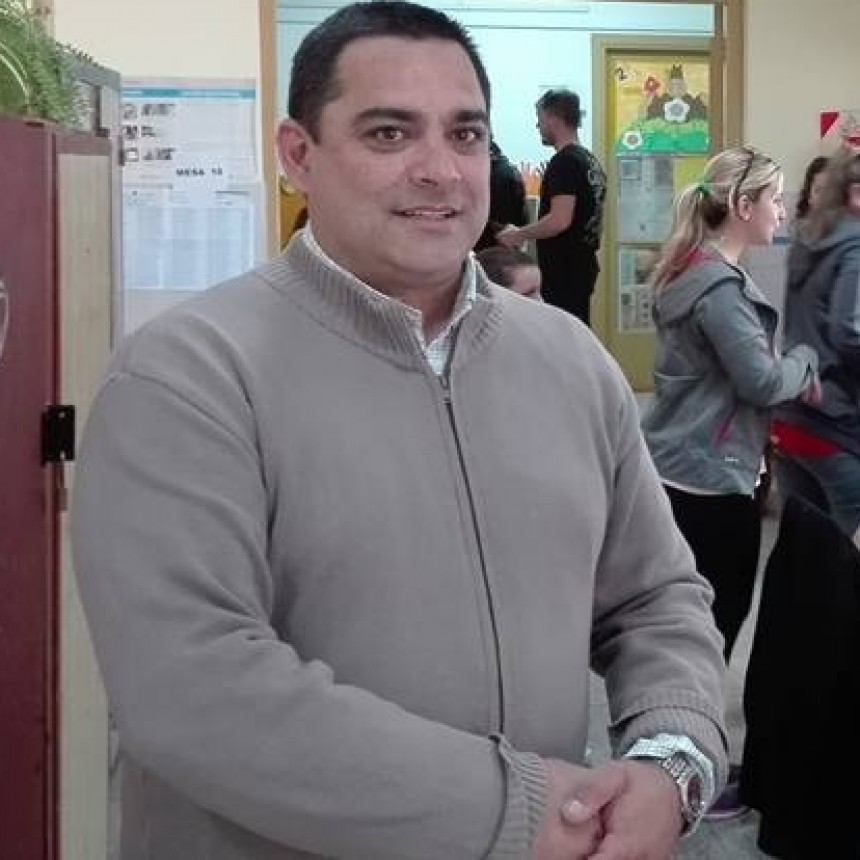  “Se debe reducir el gabinete en la cantidad de funcionarios, avanzar en la eliminación de todo gasto que no sea imprescindible y pensar fundamentalmente en el desarrollo municipal”