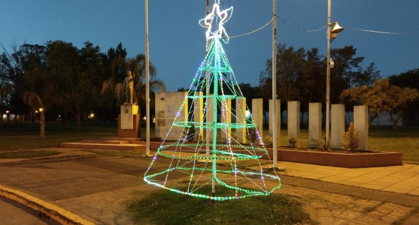 Con espíritu navideño, el Municipio decora las ciudades y localidades