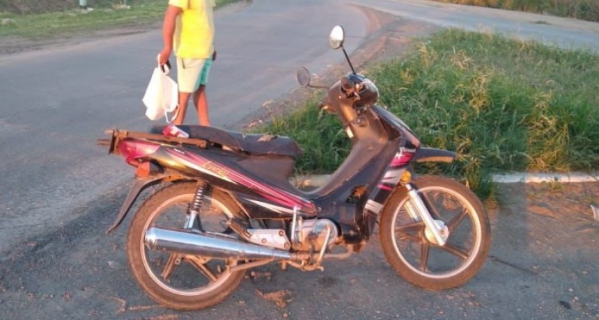 Se cayó en la moto en el camino de la costa