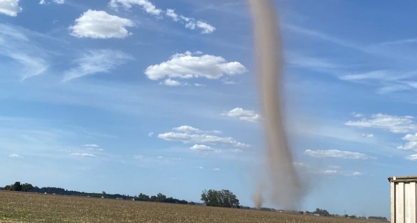 Una tromba de tierra los sorprendió en plena cosecha