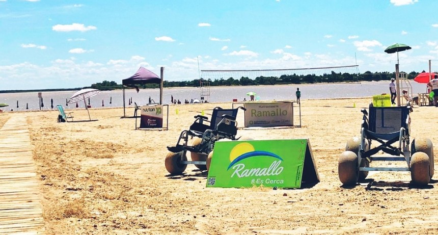 Se inaugura un espacio inclusivo en la costa ramallense, sumaran sillas anfibias y otros equipos