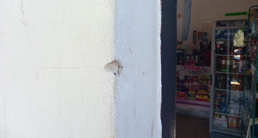 Vino desde Burzaco buscando seguridad y en medio de los festejos le saquearon el kiosco, los golpearon y hasta le tiraron un tiro con un revolver