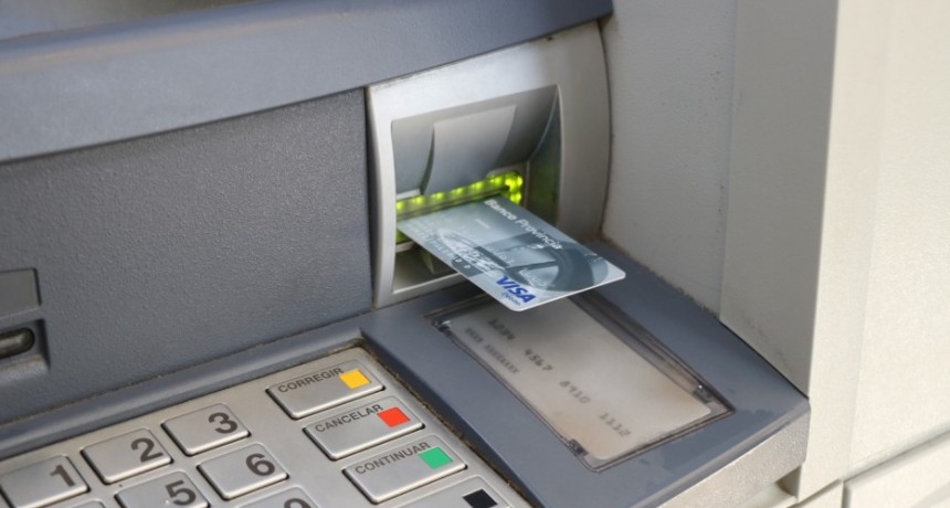 Piden desde la oficina de Defensa del Consumidor que los bancos repongan el dinero en sus cajeros frente a la demanda de las fiestas de Navidad y fin de año