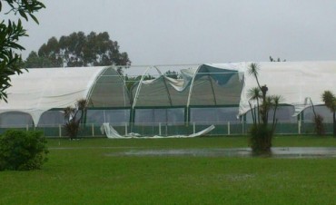 La tormenta da&ntilde;&oacute; la carpa de la pileta climatizada del club Los Andes              