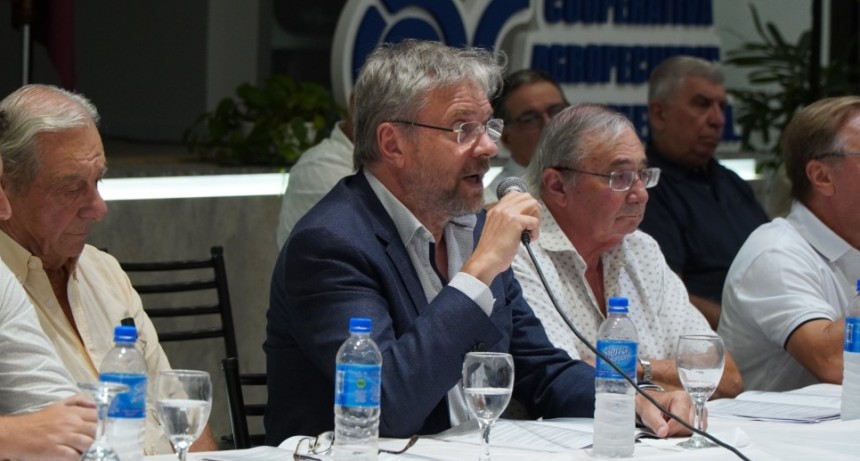 &ldquo;La Cooperativa es un ejemplo&rdquo;: Farr&aacute;s destac&oacute; la solidez y la participaci&oacute;n en la Cooperativa Agropecuaria de La Violeta