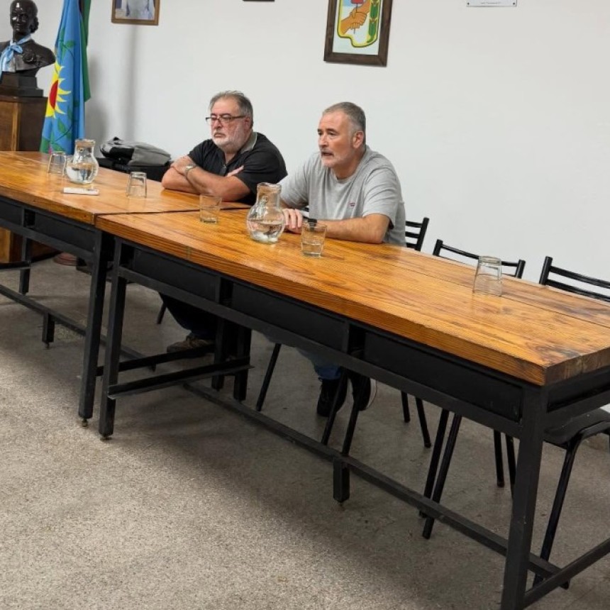 Poletti encabez&oacute; una reuni&oacute;n de gabinete y dialog&oacute; con vecinos